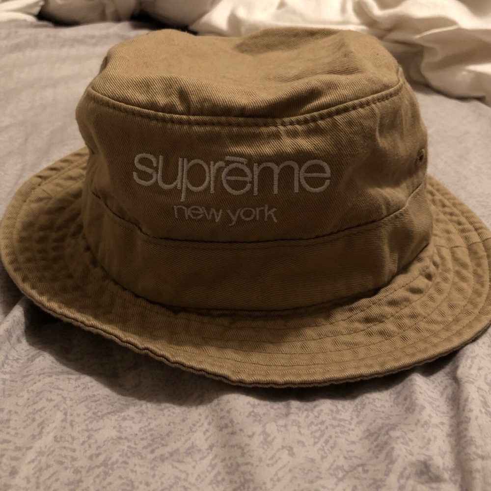 Supreme “new York” bucket hat